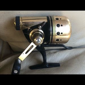 Daiwa Gold & Black Underspin 80XC Spinning Reel